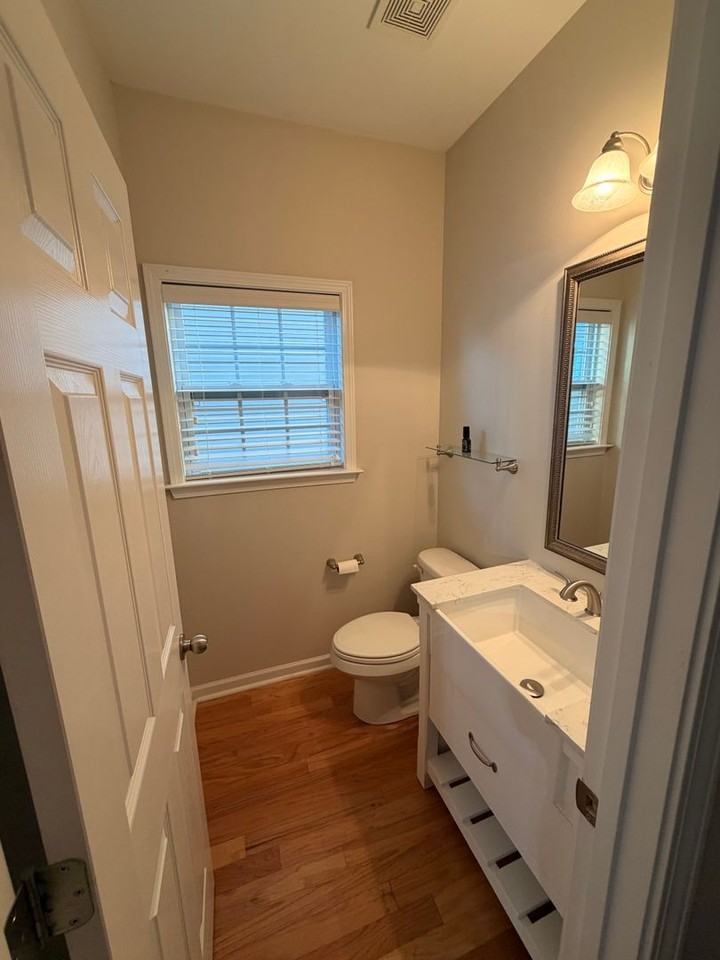 555 Crossland Dr - Photo 7 of 18