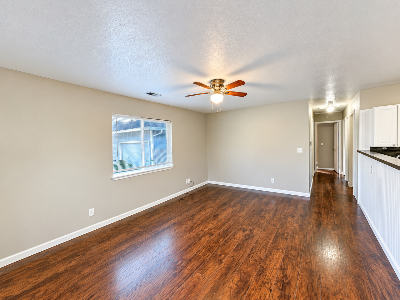 2160 Thiel Ave - Photo 2 of 19