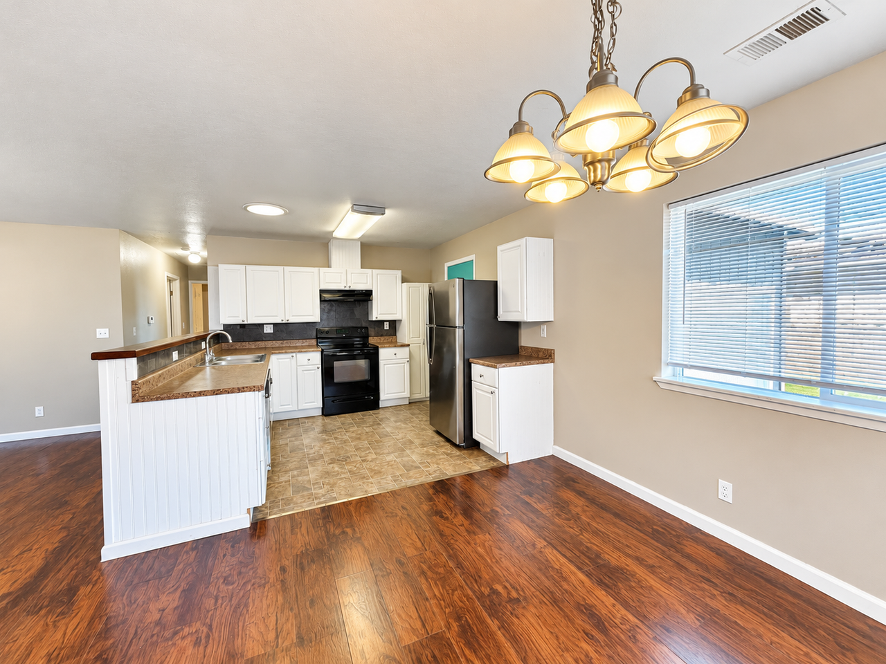 2160 Thiel Ave - Photo 6 of 19