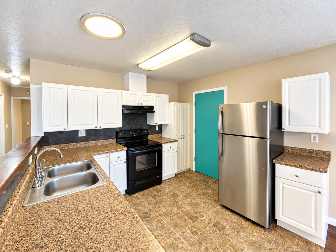 2160 Thiel Ave - Photo 7 of 19