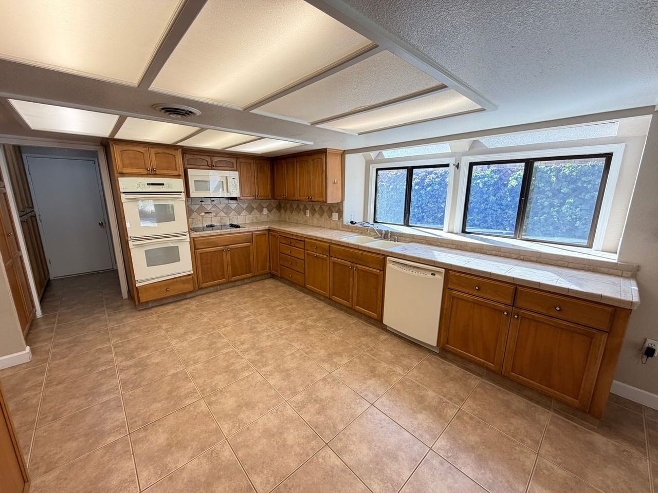1433 Keagle Way - Photo 5 of 21