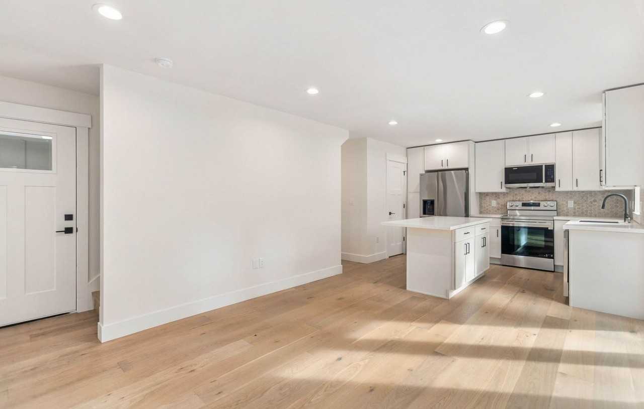 3002C Ne 97th St - Photo 6 of 33