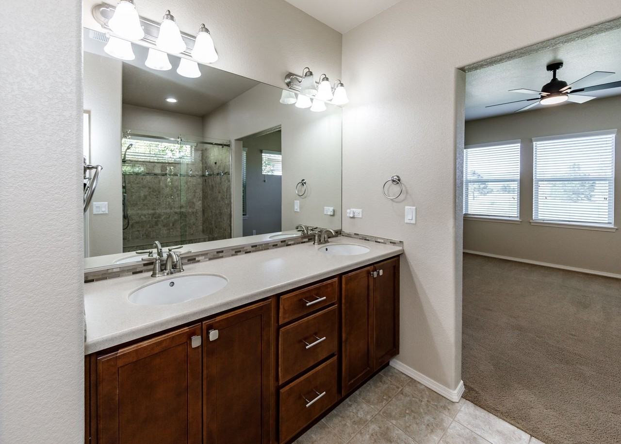 13136 Thumbprint Ct - Photo 5 of 50