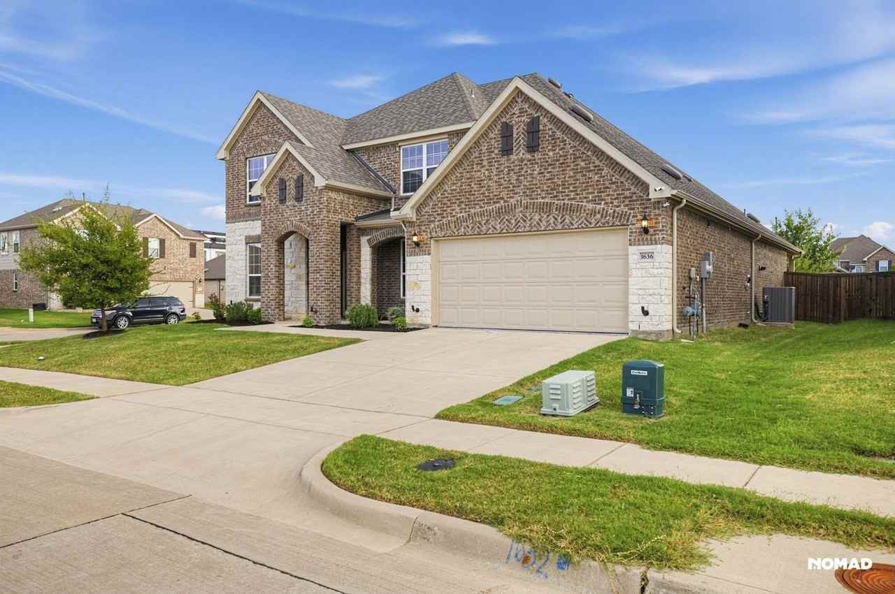1636 Quentin Dr - Photo 2 of 43