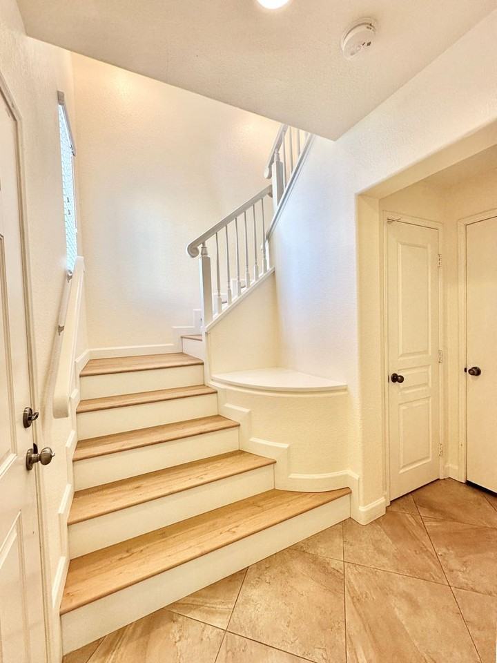 654 Hatfield Dr - Photo 4 of 50