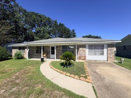 featured image of 521 Spanish Acres Dr