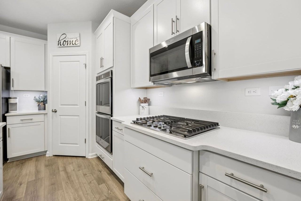 270 Daydream Ave - Photo 5 of 17