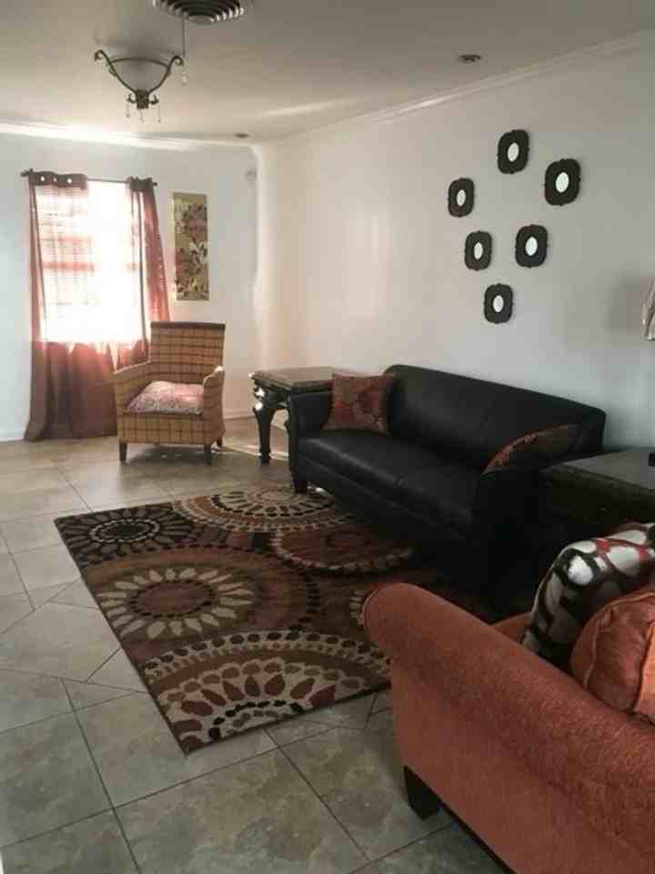 4013 Beech St - Photo 4 of 6
