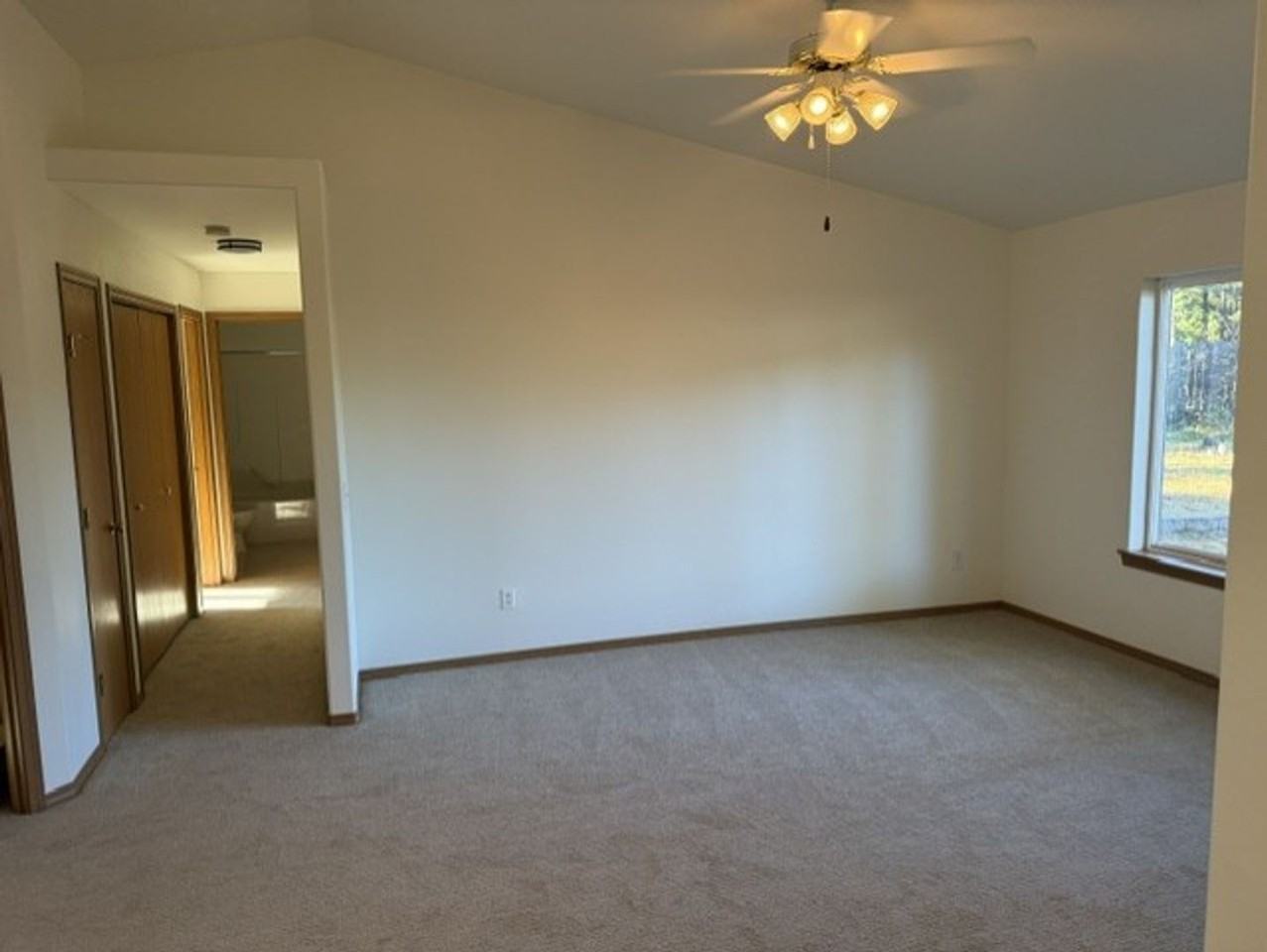 302 Denny Ave - Photo 5 of 19