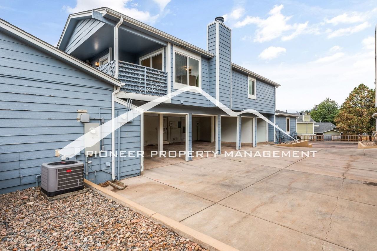 2835 Hearthwood Ln - Photo 2 of 24