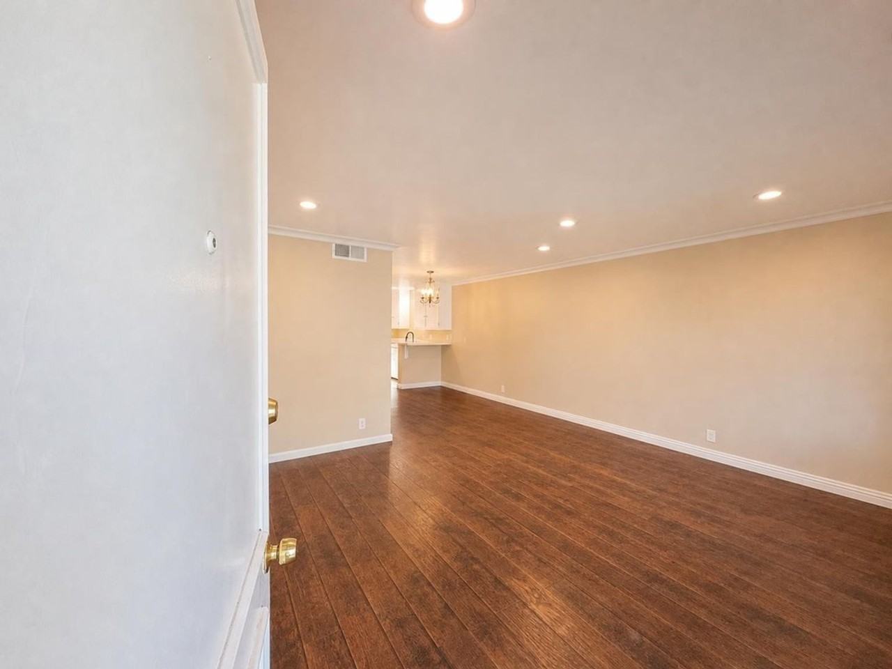 182 Lexington Ln - Photo 2 of 29