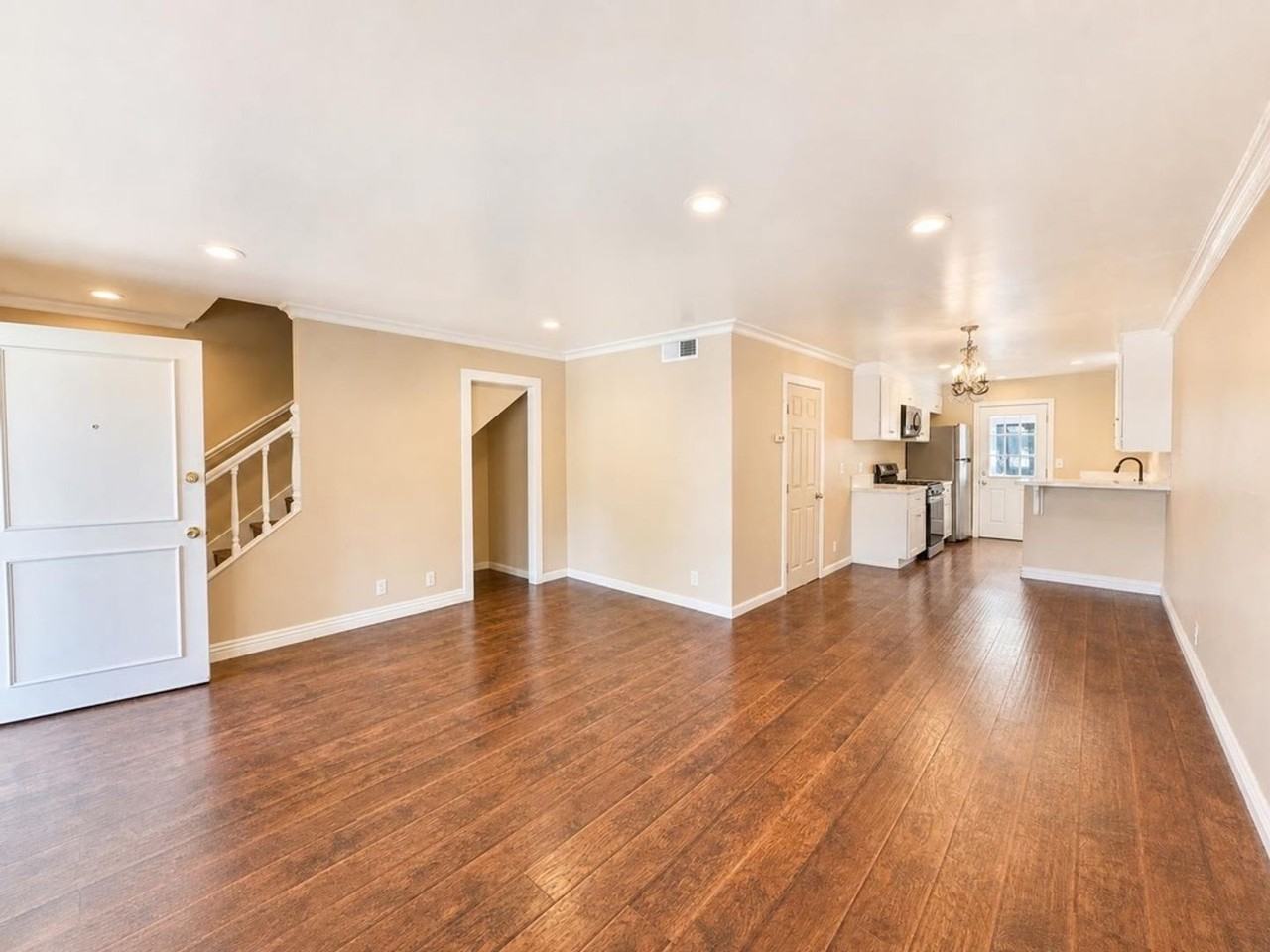 182 Lexington Ln - Photo 3 of 29