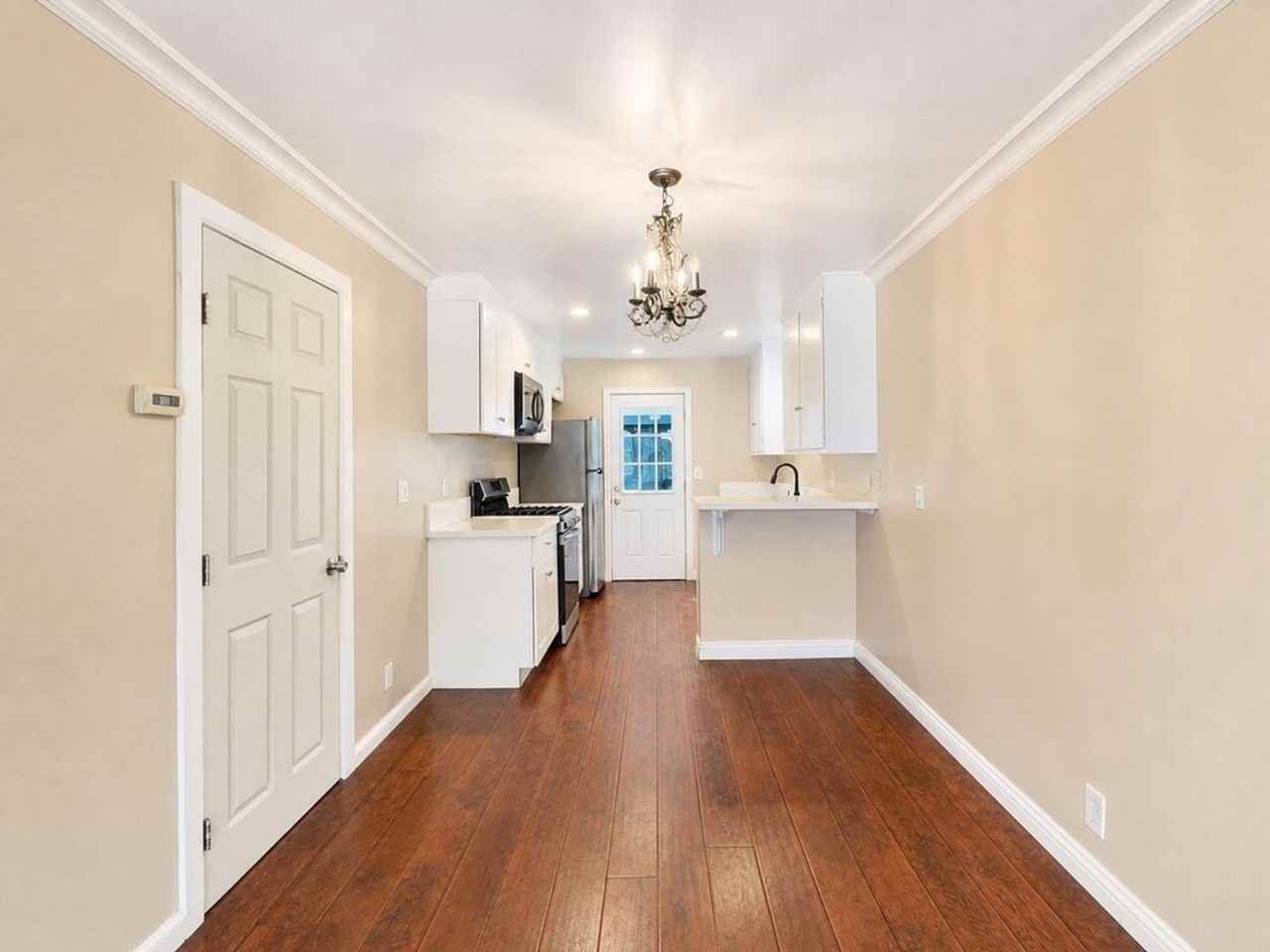182 Lexington Ln - Photo 4 of 29