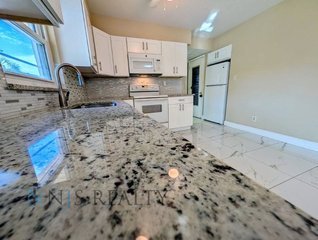 8758 Hemlock Ln - Photo 2 of 20