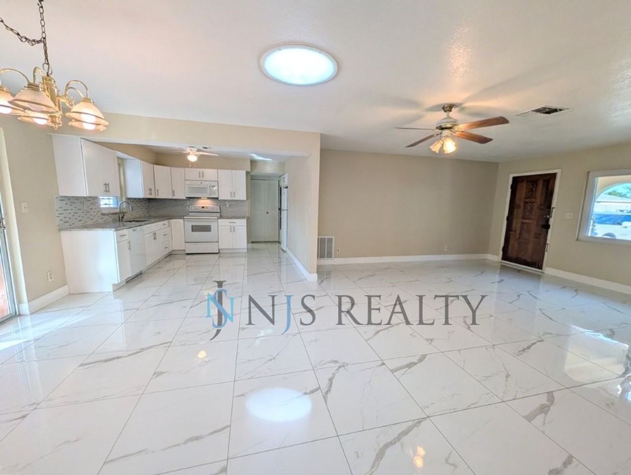 8758 Hemlock Ln - Photo 6 of 20