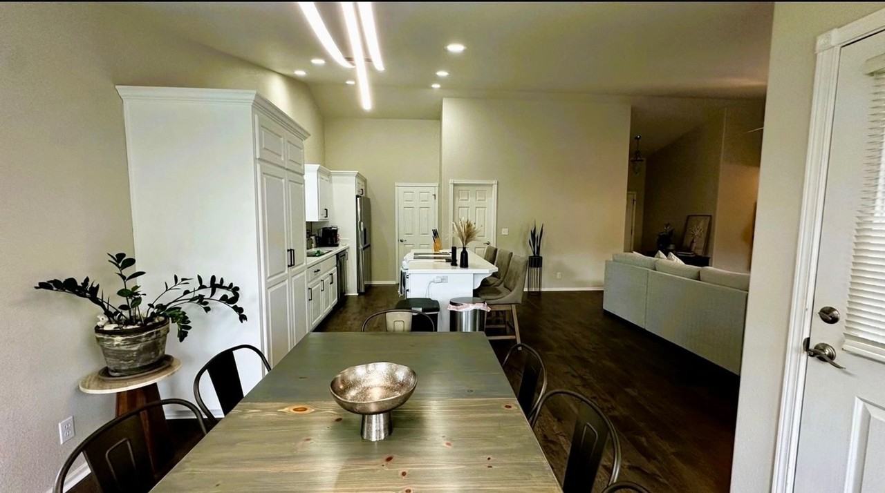 2409 Se Chinaberry Ave - Photo 5 of 20