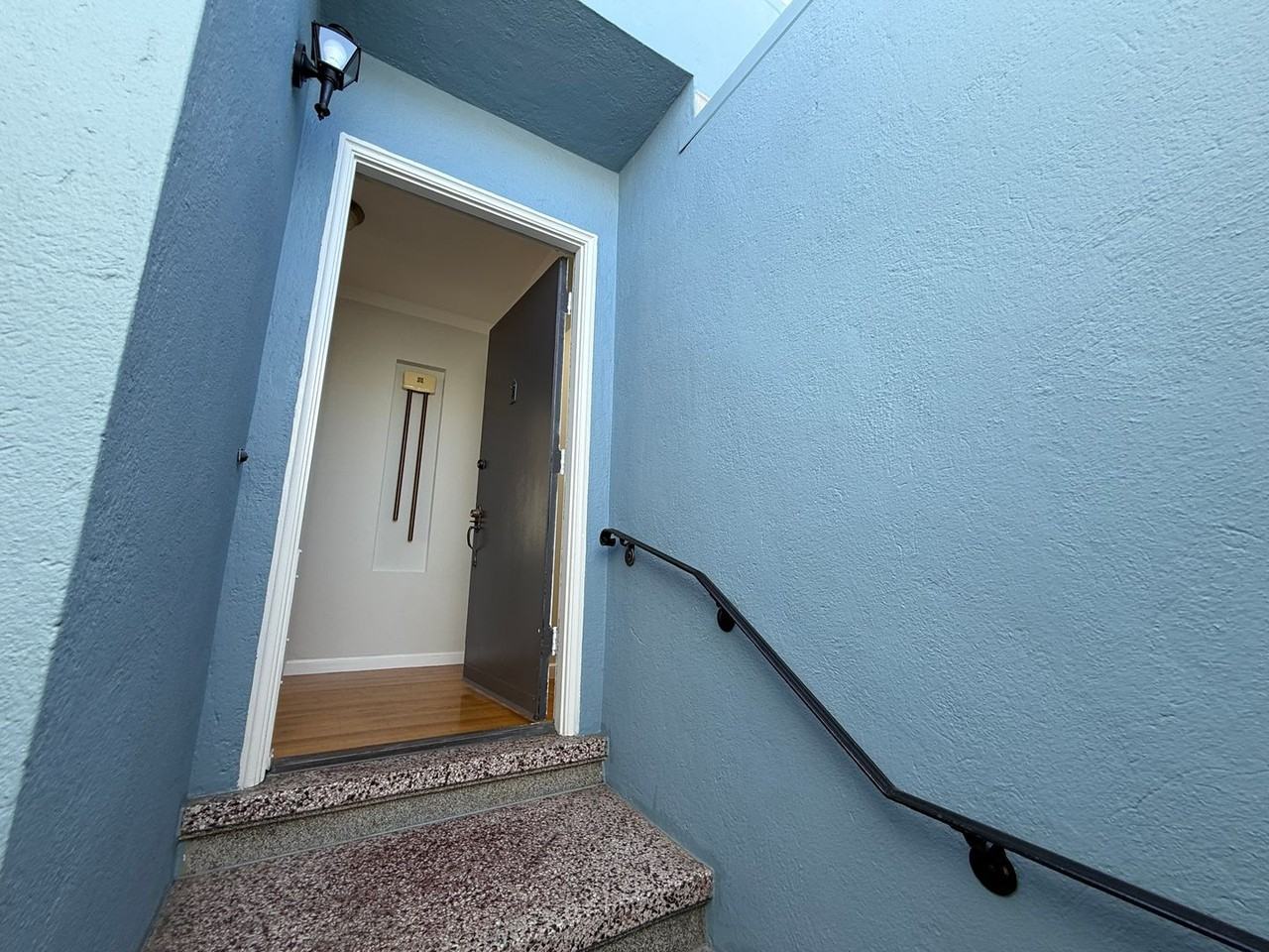 101 Ottawa Ave - Photo 3 of 28