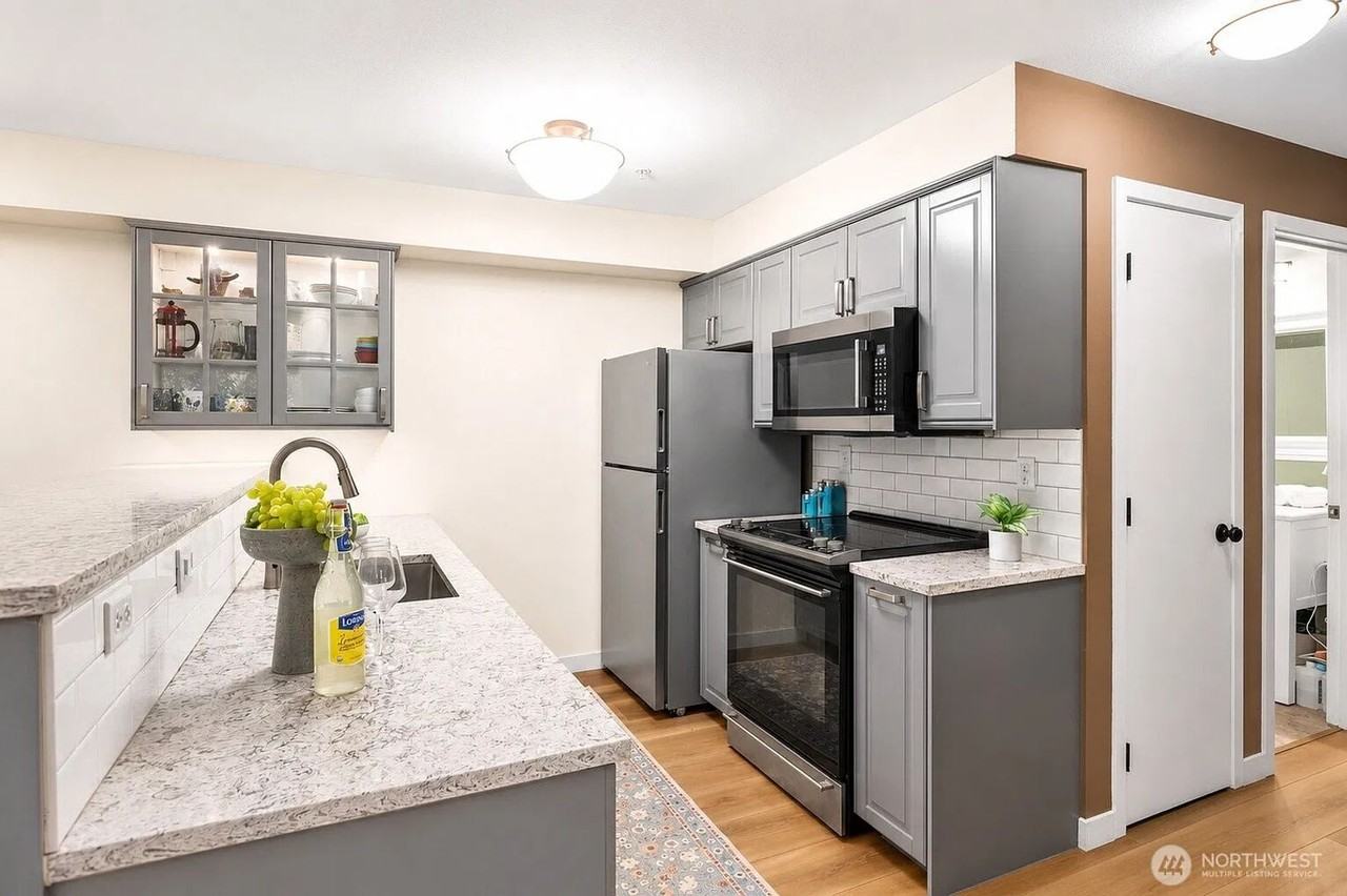5501 Lakemont Blvd Se #102 - Photo 7 of 20