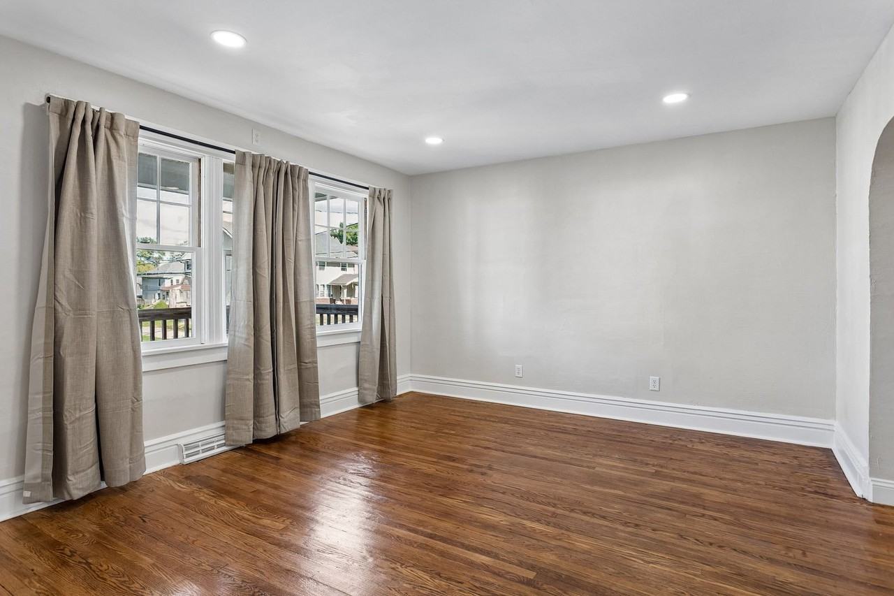 3321 Davenport St - Photo 7 of 35