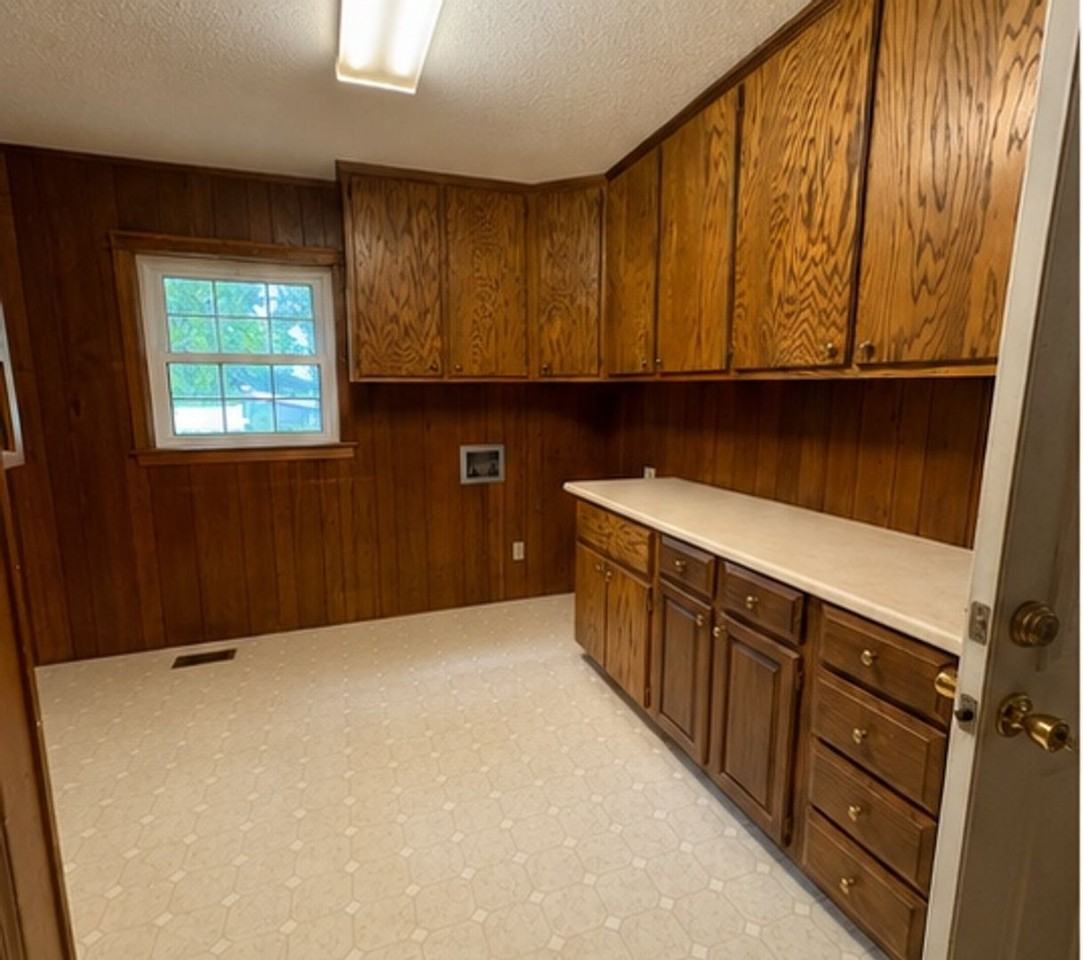 973 Burton Rd - Photo 4 of 16