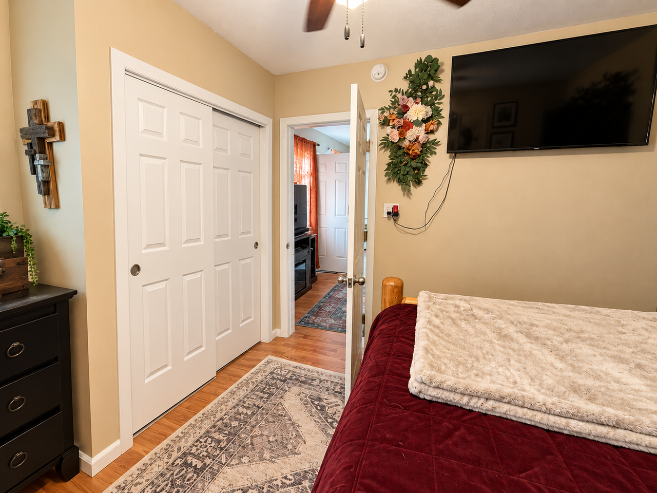 702 6th Ave - Photo 4 of 11