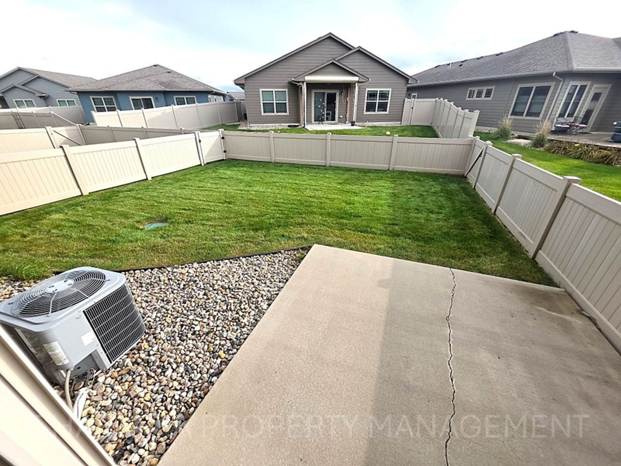 5011 E 63rd St - Photo 4 of 32