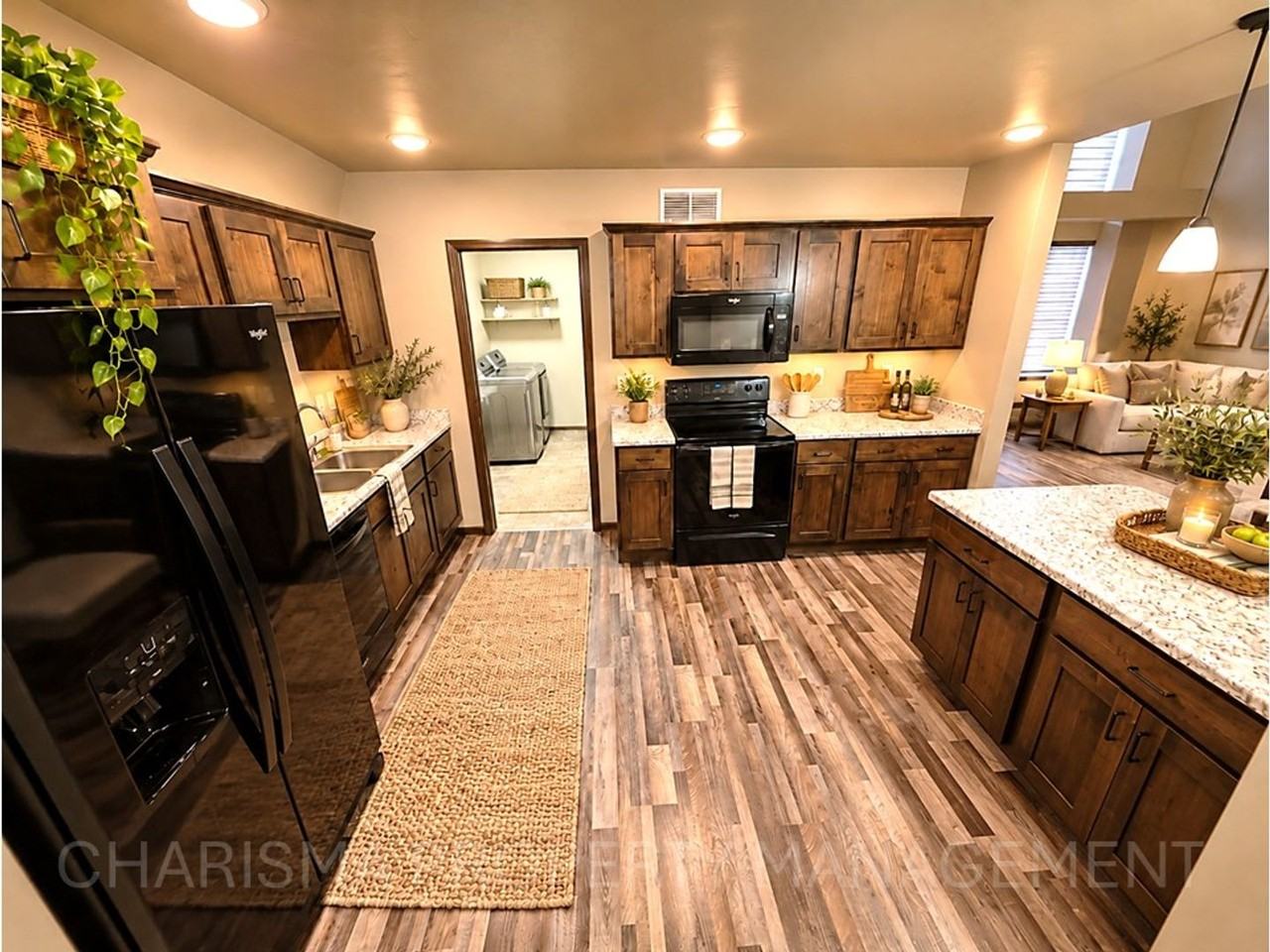 5011 E 63rd St - Photo 5 of 32