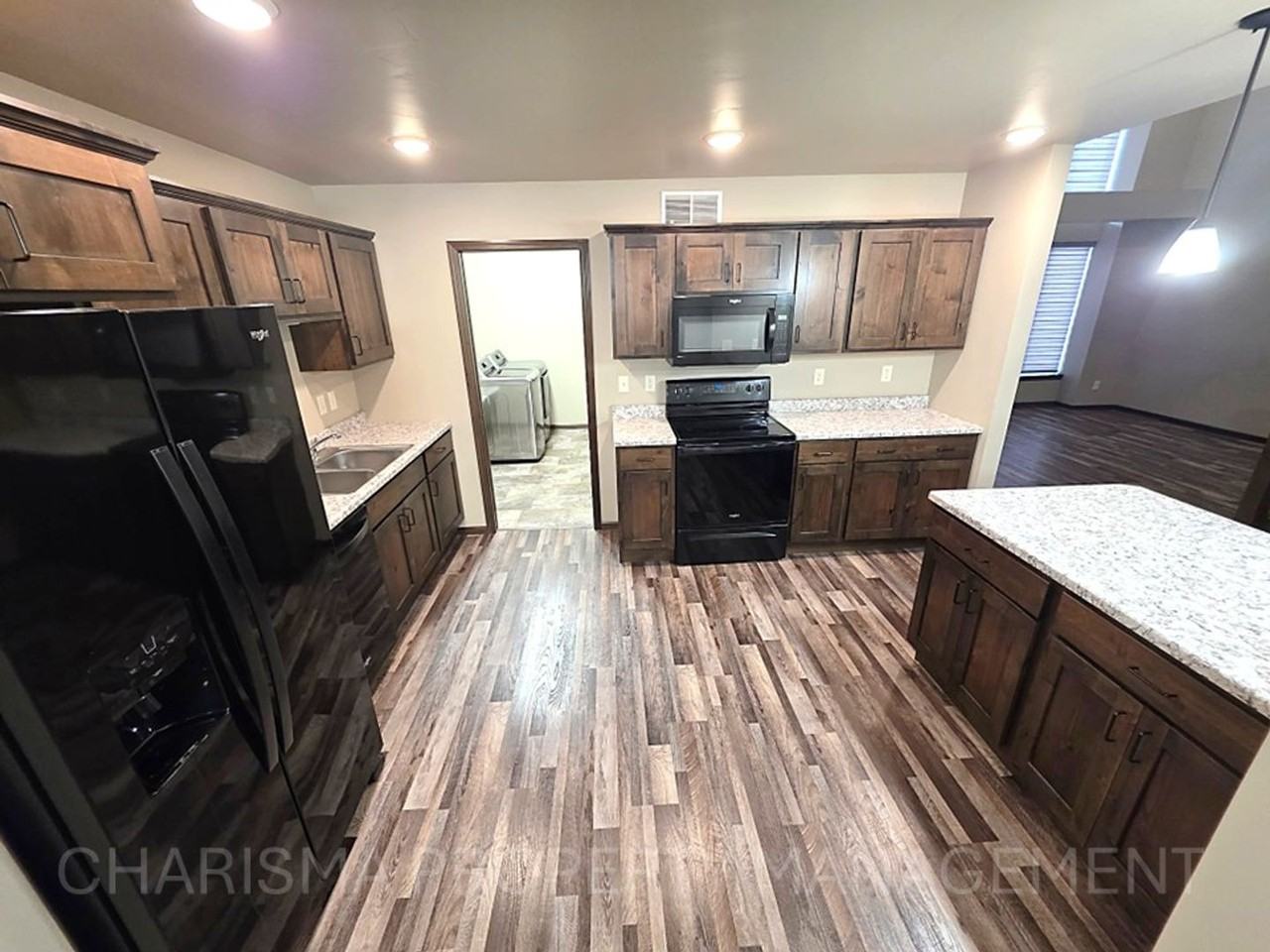 5011 E 63rd St - Photo 6 of 32