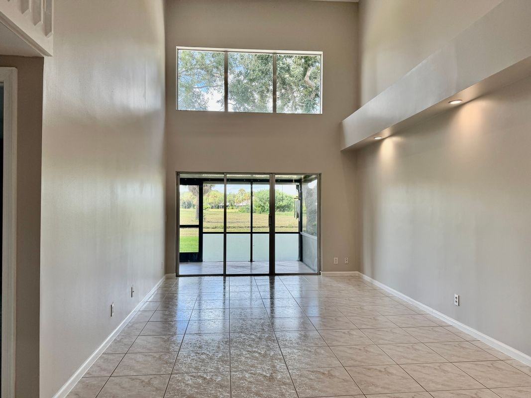 7426 Pinewalk Dr S - Photo 4 of 8