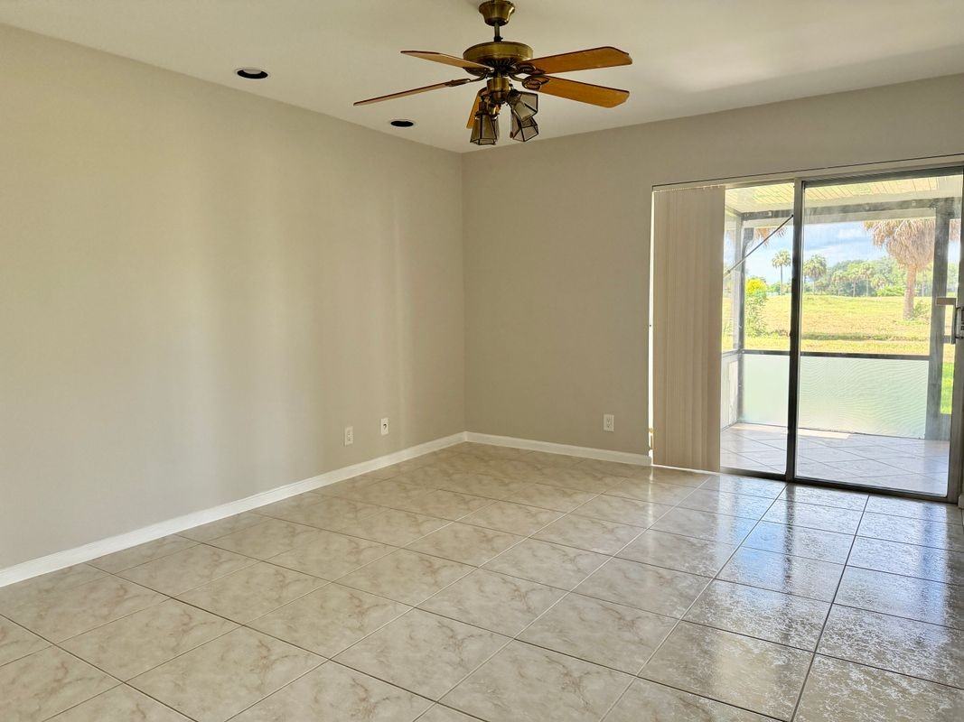 7426 Pinewalk Dr S - Photo 6 of 8