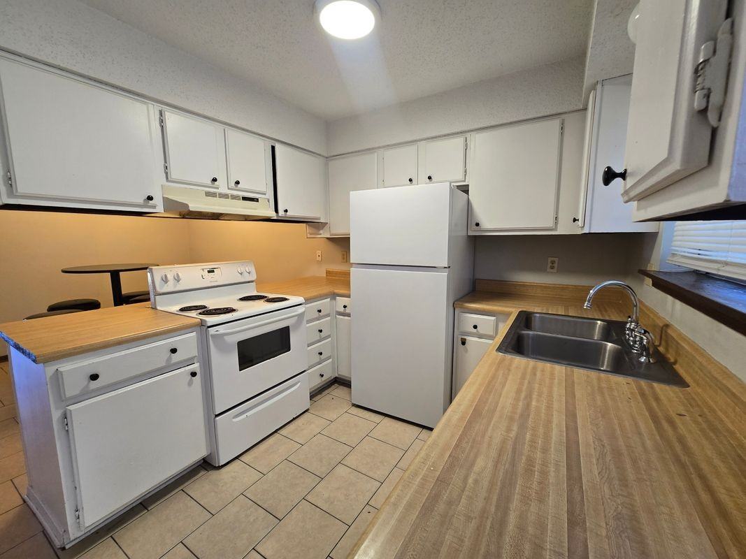 956 Asheville Dr - Photo 2 of 17