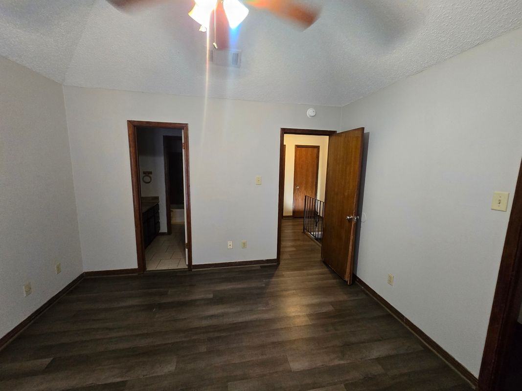 956 Asheville Dr - Photo 3 of 17