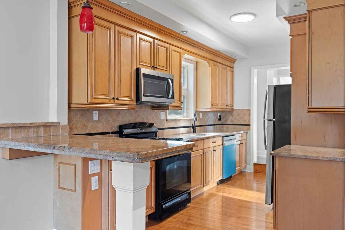 7 Webster St - Photo 2 of 18