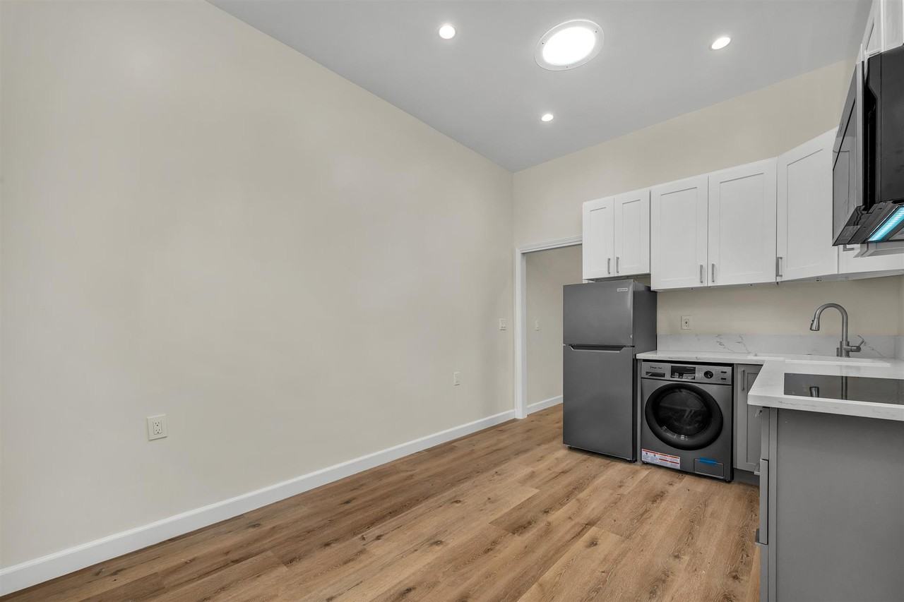 7789 Toland Avenue - Photo 4 of 12