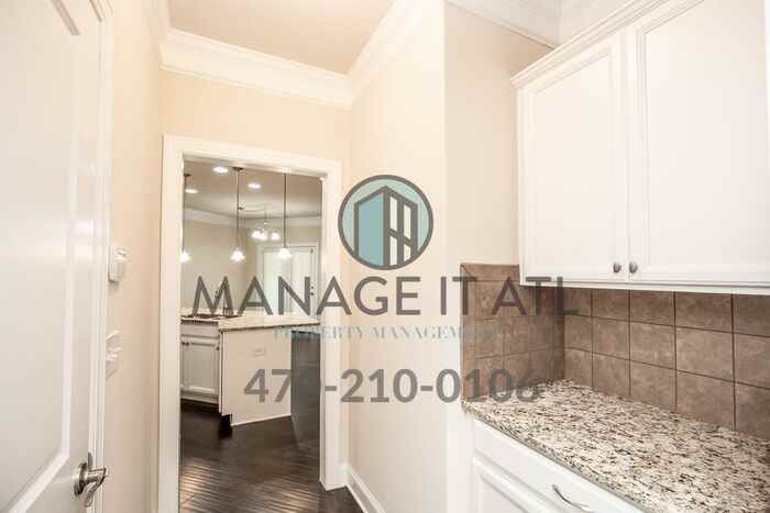 2505 Matlin Way - Photo 6 of 45