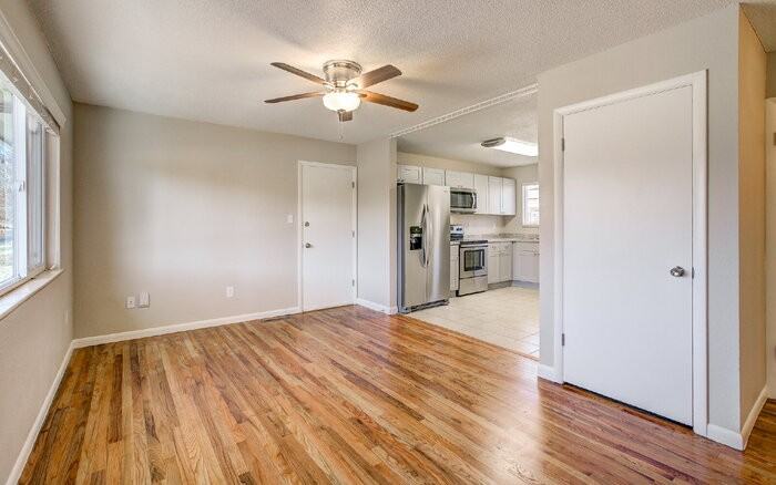 2214 E Fountain Blvd - Photo 4 of 29