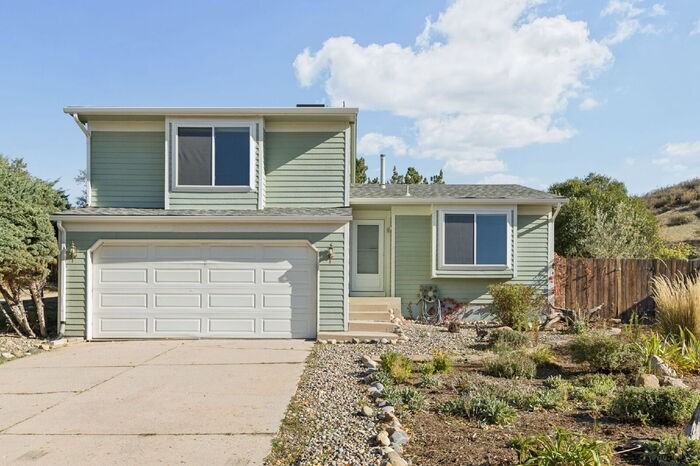 590 Crosstrail Dr - Photo 2 of 32