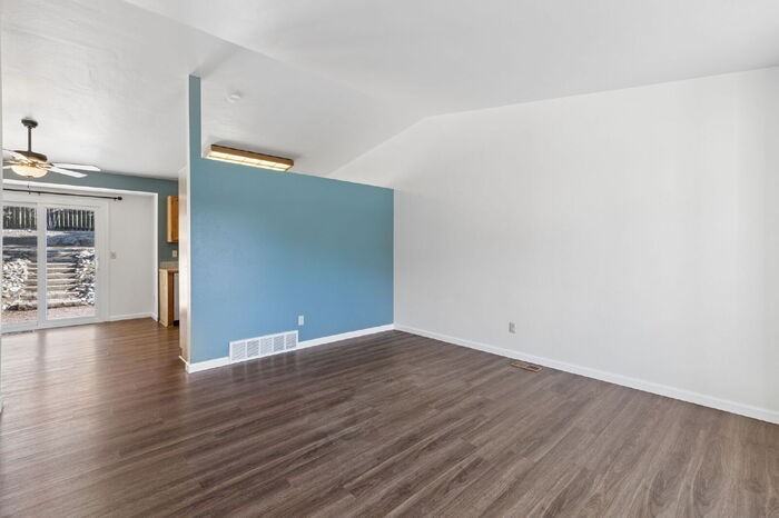 590 Crosstrail Dr - Photo 5 of 32