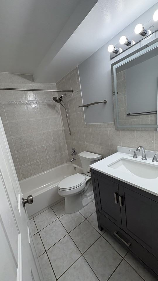 446 East Osage Lane #1b - Photo 4 of 11