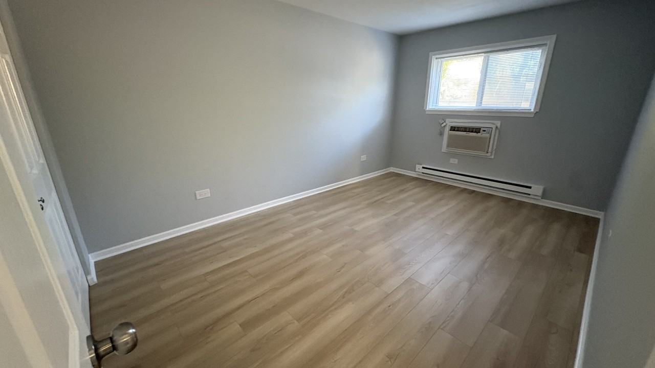 446 East Osage Lane #1b - Photo 7 of 11