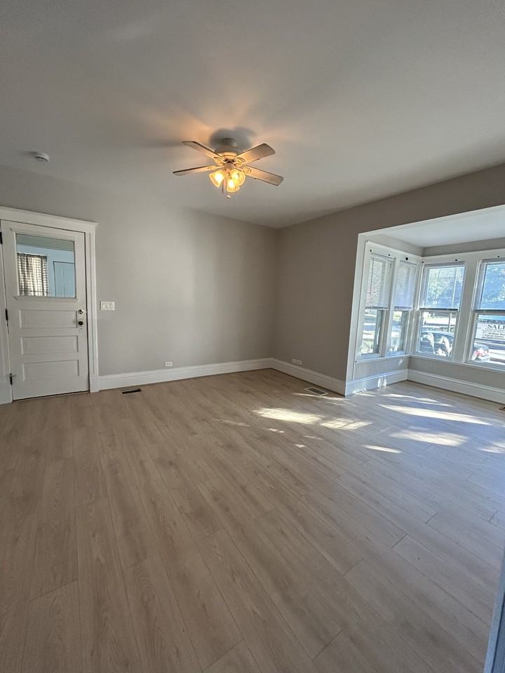 400 S Hough St #1stFL - Photo 4 of 10