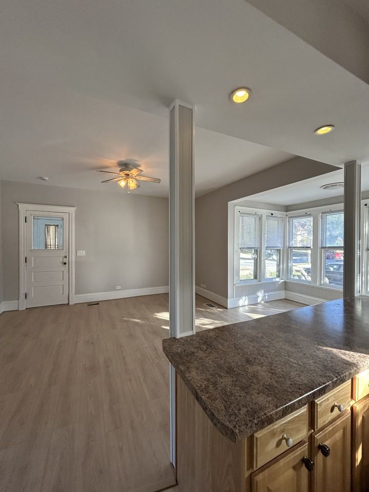 400 S Hough St #1stFL - Photo 5 of 10