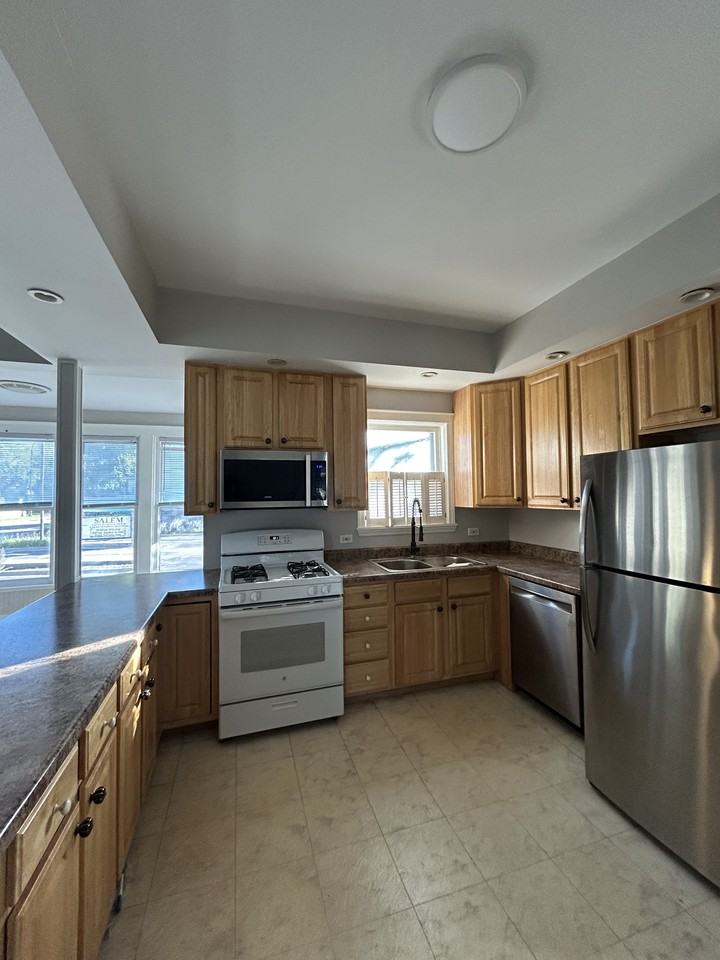 400 S Hough St #1stFL - Photo 7 of 10