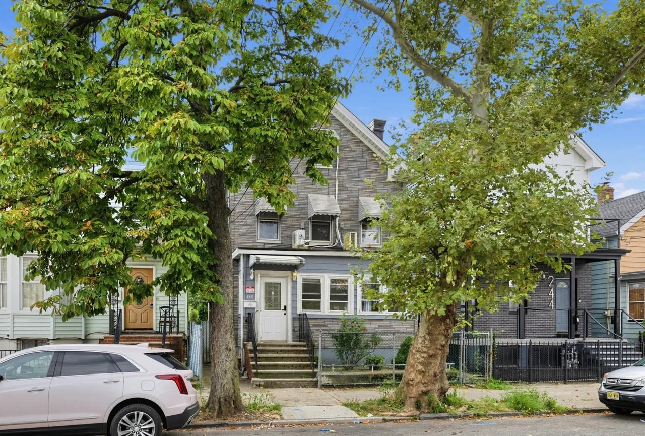 242 Franklin St #5 - Photo 6 of 21