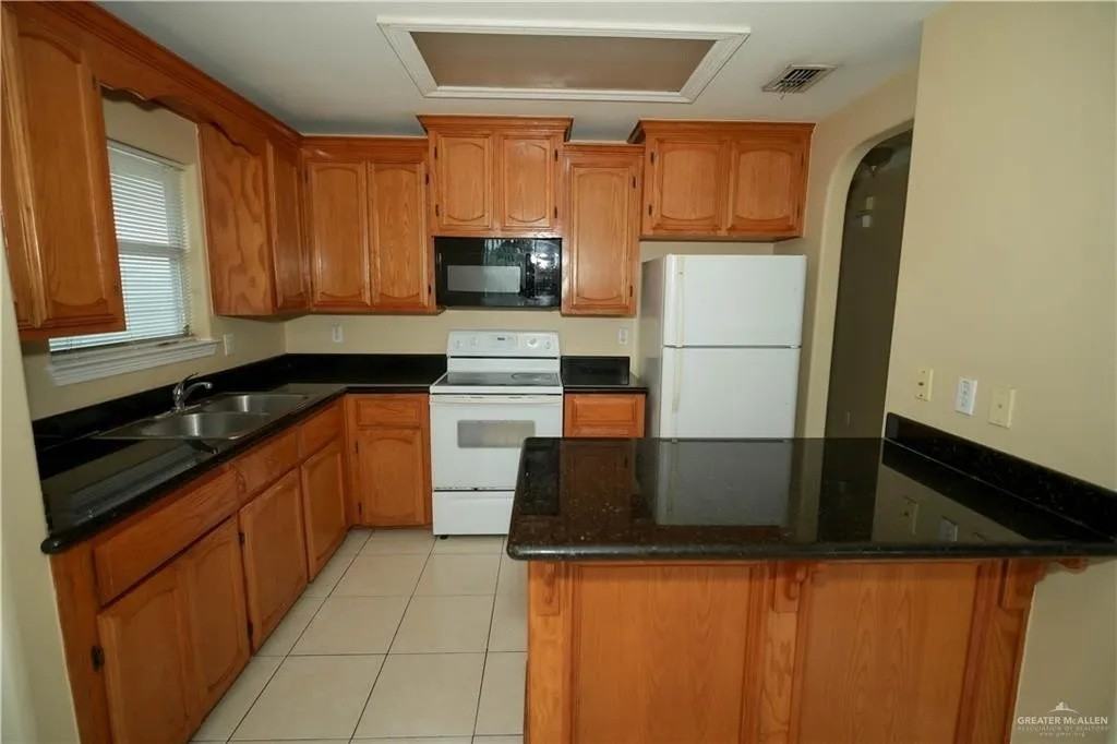 1607 W Bronze St #1 - Photo 3 of 6