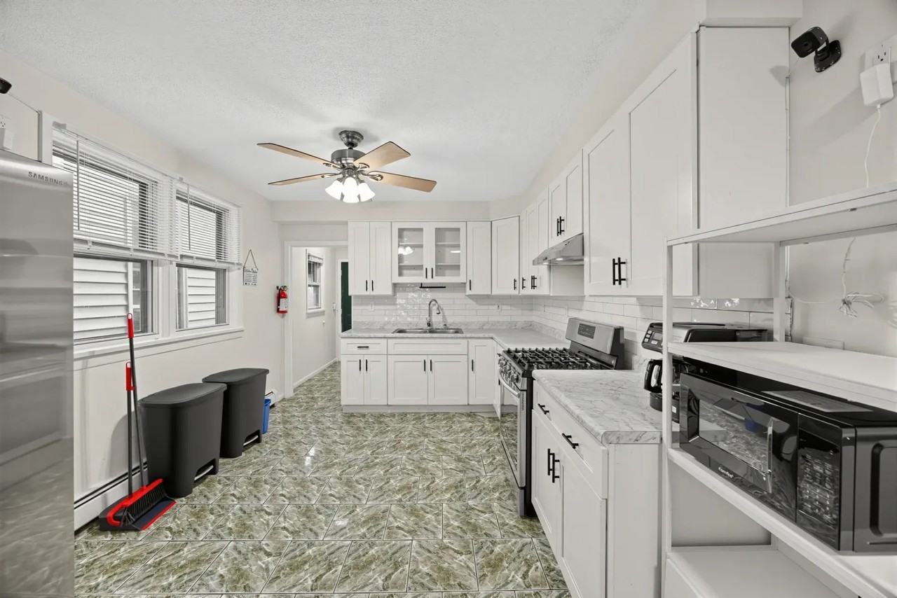 242 Franklin St #3 - Photo 7 of 19