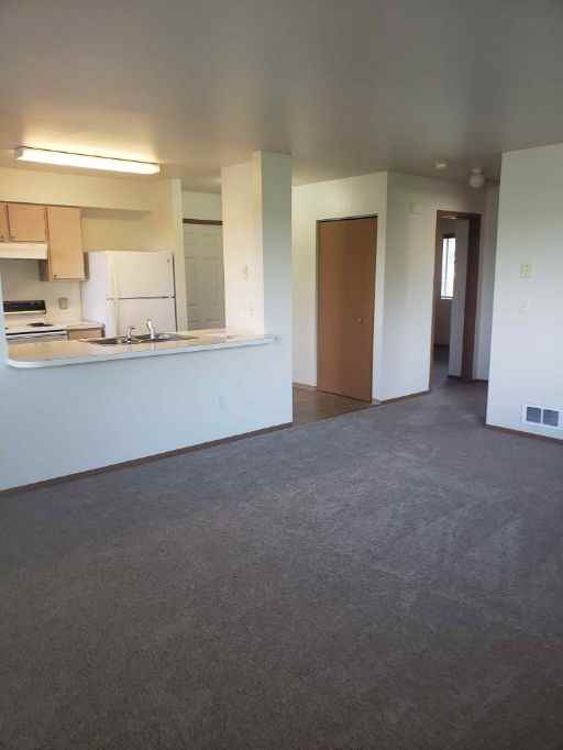 637 E E St #NA - Photo 3 of 16