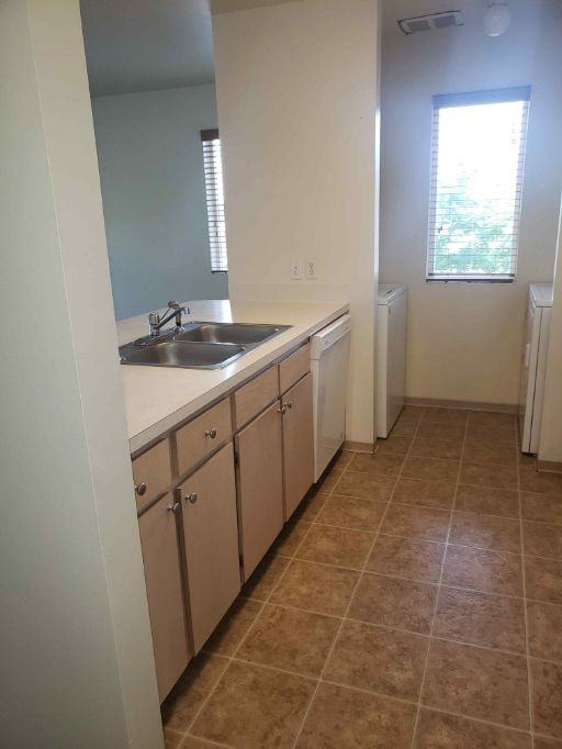 637 E E St #NA - Photo 6 of 16