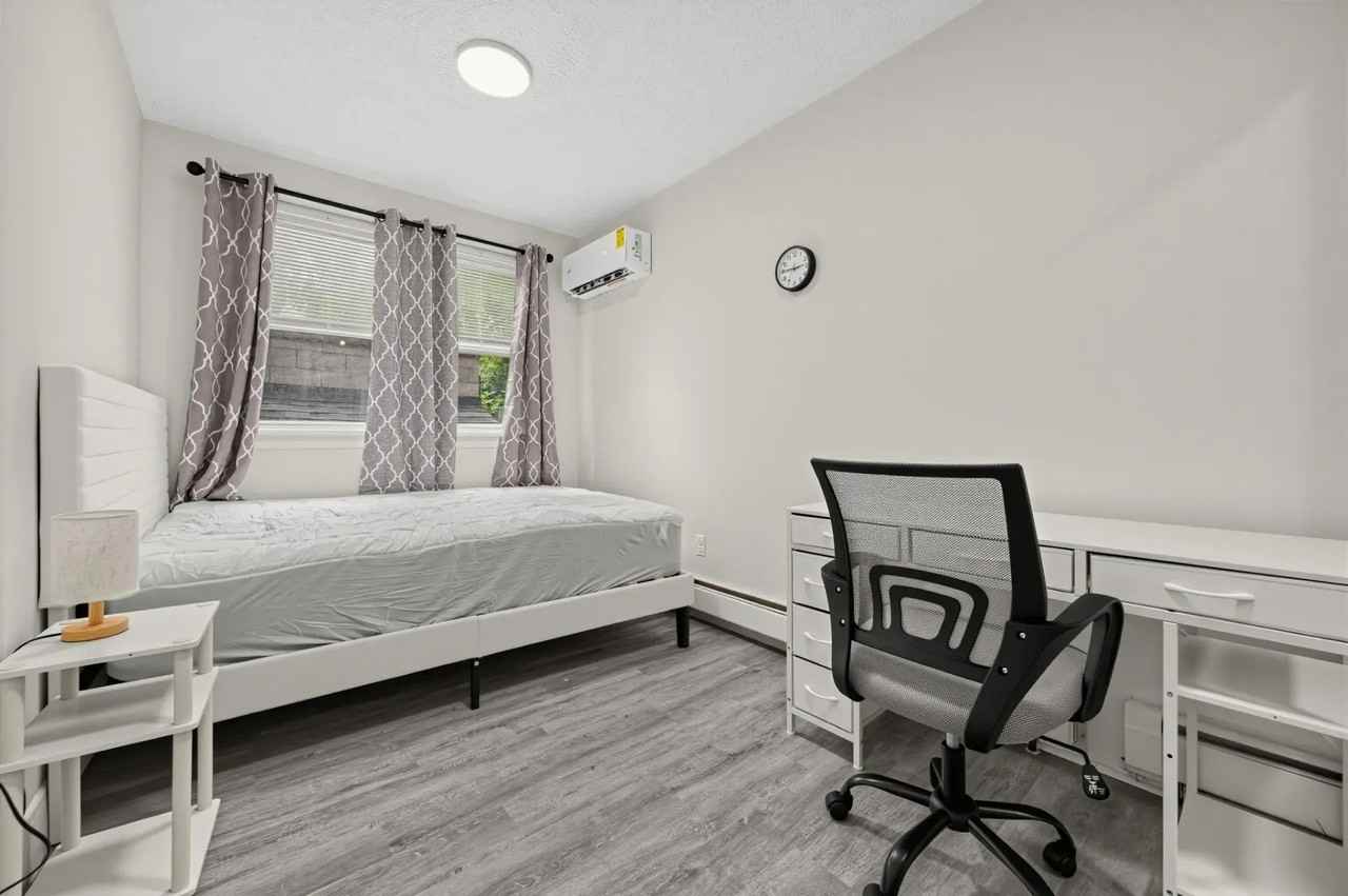 242 Franklin St #2 - Photo 3 of 20