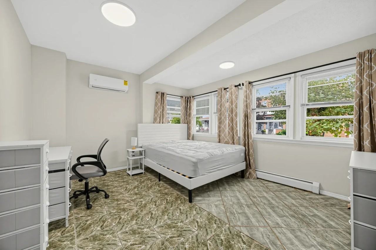 242 Franklin St #1 - Photo 3 of 20